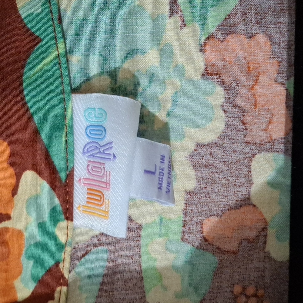 NWT Lulaoe size large button down top - Picture 2 of 5
